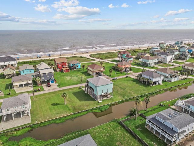 2929 Lakeside, Crystal Beach, TX 77650