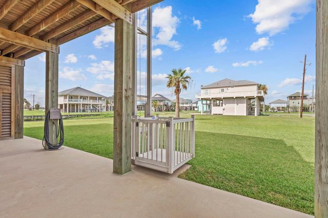 2929 Lakeside, Crystal Beach, TX 77650