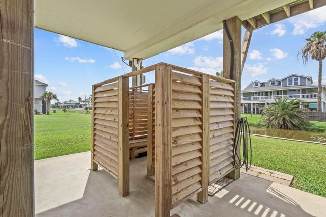 2929 Lakeside, Crystal Beach, TX 77650