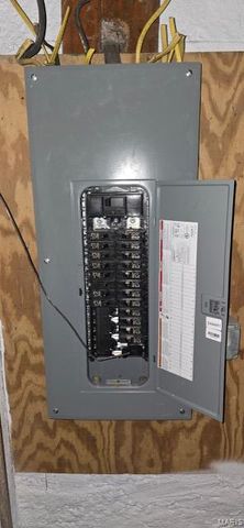 1215 Oakley Place, St Louis, MO 63112