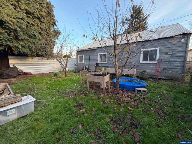 1018 7th St NW, Salem, OR 97304