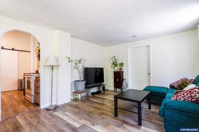 1018 7th St NW, Salem, OR 97304
