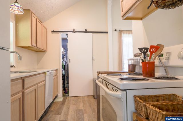 1018 7th St NW, Salem, OR 97304