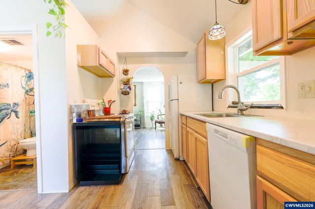 1018 7th St NW, Salem, OR 97304