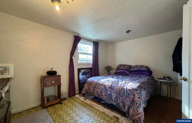 1018 7th St NW, Salem, OR 97304