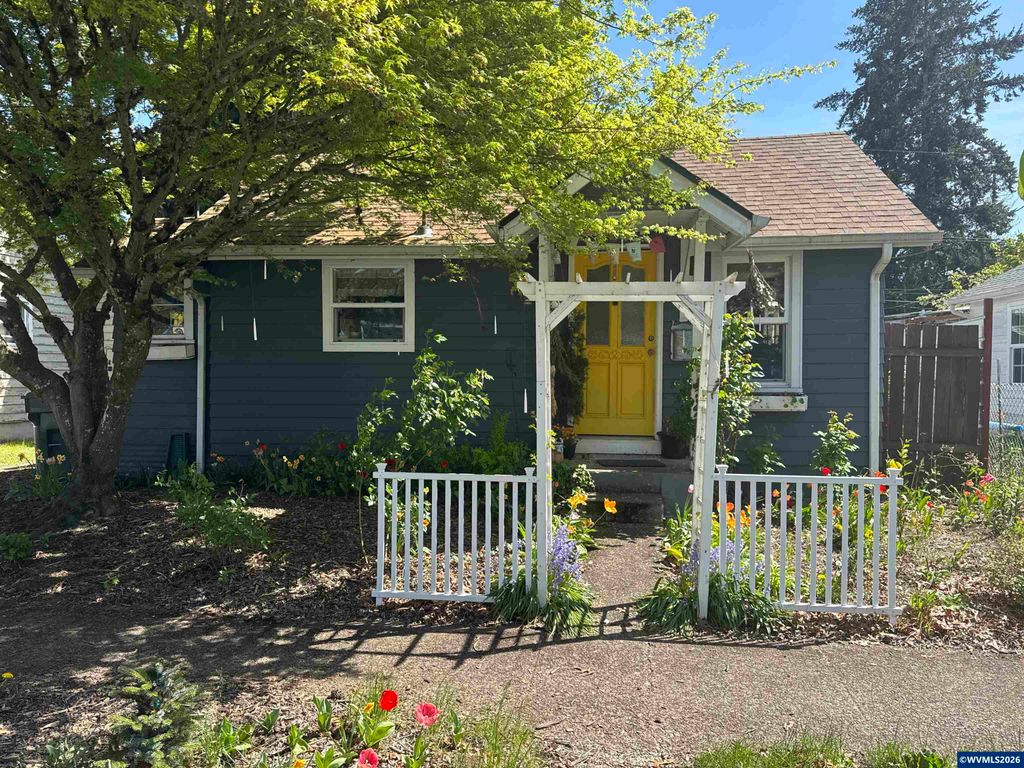 1018 7th St NW, Salem, OR 97304