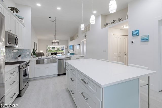 8654 Mustang DR 8, Naples, FL 34113