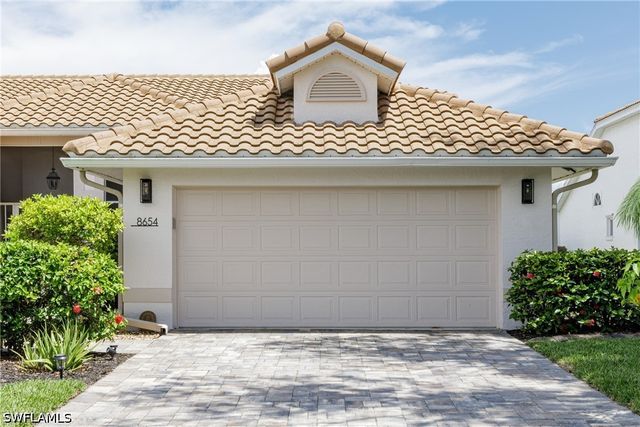 8654 Mustang DR 8, Naples, FL 34113