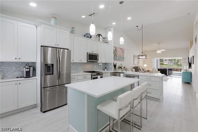 8654 Mustang DR 8, Naples, FL 34113
