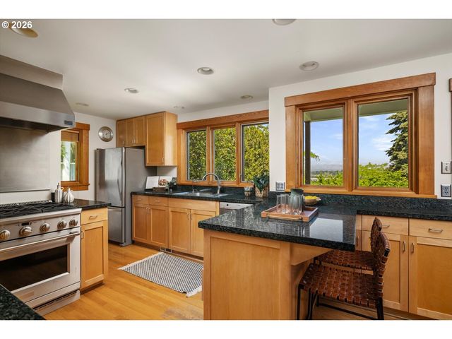 3411 Nw THURMAN St, Portland, OR 97210