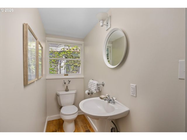 3411 Nw THURMAN St, Portland, OR 97210