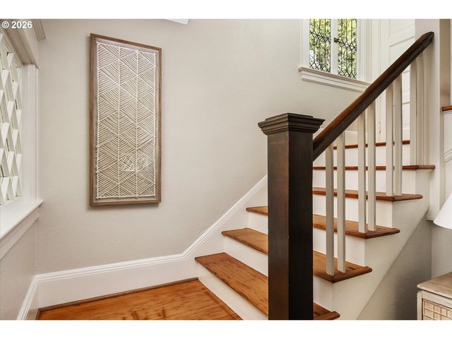 3411 Nw THURMAN St, Portland, OR 97210