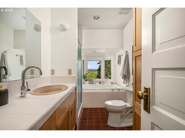 3411 Nw THURMAN St, Portland, OR 97210