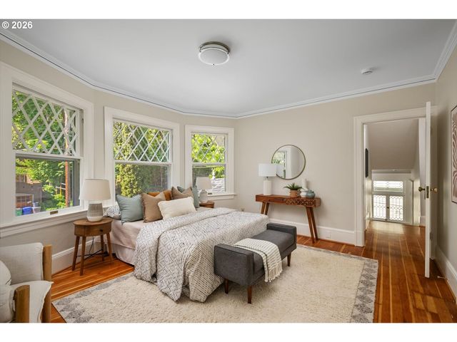3411 Nw THURMAN St, Portland, OR 97210