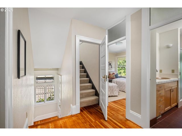 3411 Nw THURMAN St, Portland, OR 97210