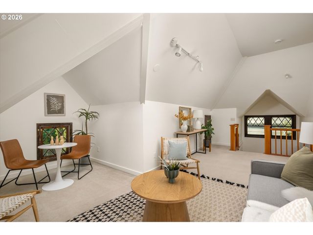 3411 Nw THURMAN St, Portland, OR 97210