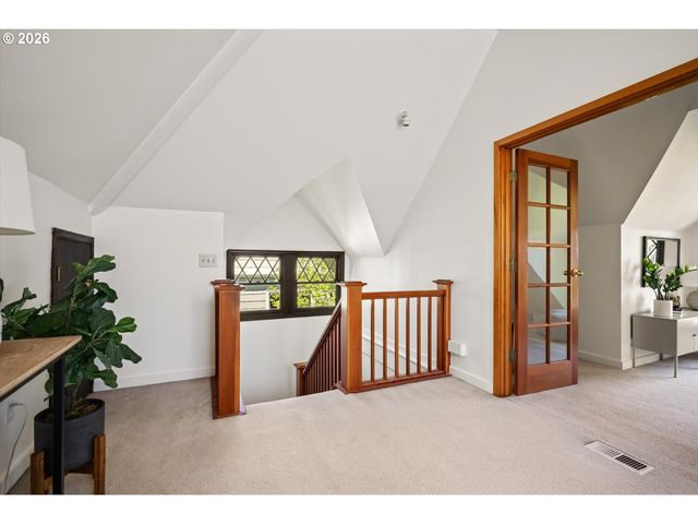 3411 Nw THURMAN St, Portland, OR 97210
