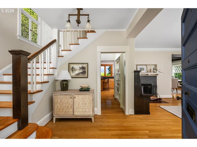 3411 Nw THURMAN St, Portland, OR 97210