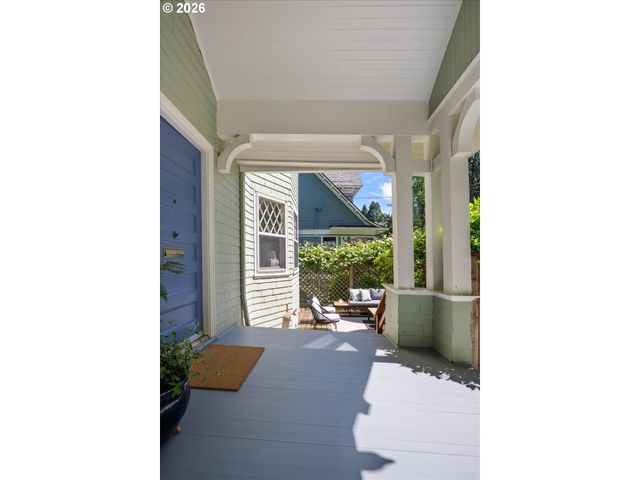 3411 Nw THURMAN St, Portland, OR 97210