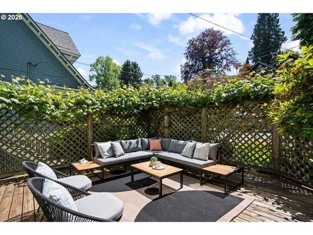 3411 Nw THURMAN St, Portland, OR 97210