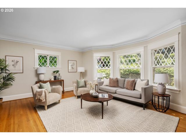 3411 Nw THURMAN St, Portland, OR 97210