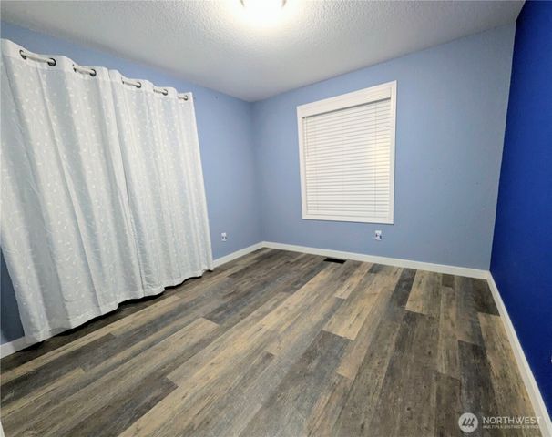 8928 Applegate Loop SW, Rochester, WA 98579