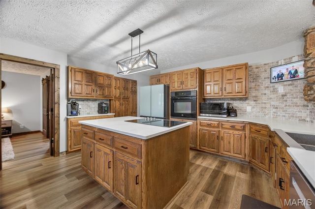 27960 Highway NN, Laquey, MO 65534