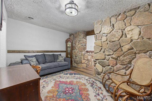 27960 Highway NN, Laquey, MO 65534