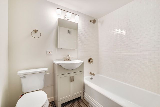 5050 S East End Avenue 7A, Chicago, IL 60615