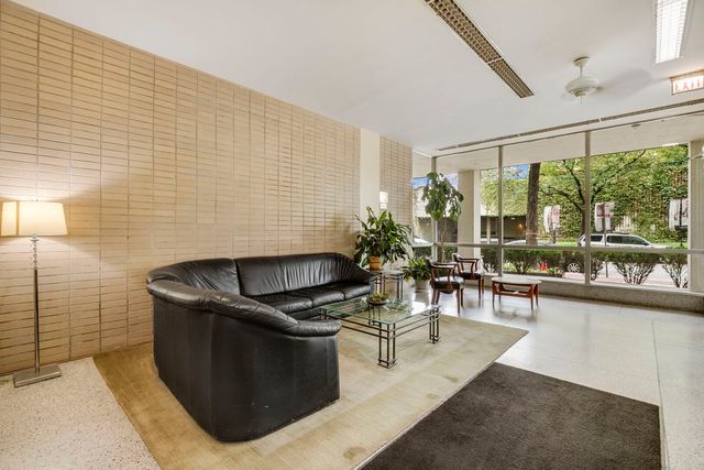 5050 S East End Avenue 7A, Chicago, IL 60615