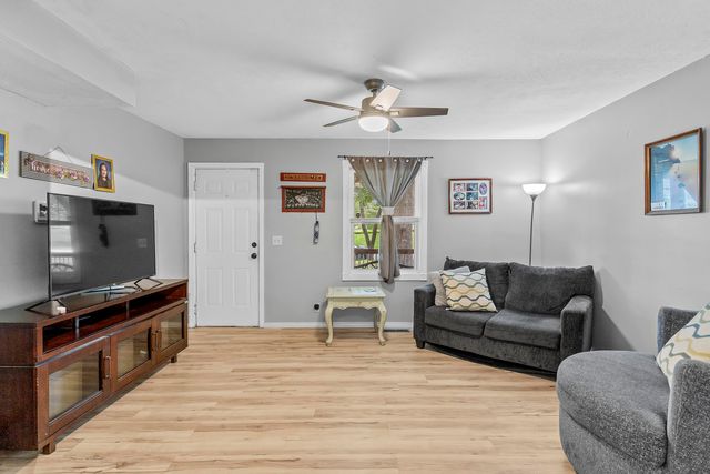 1034 N Clay Avenue, Springfield, MO 65802
