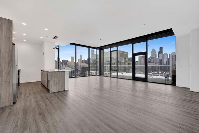 808 N Cleveland Avenue 2201, Chicago, IL 60610