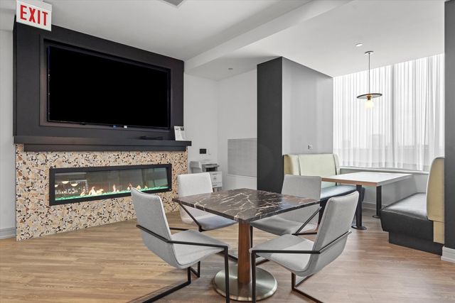 808 N Cleveland Avenue 2201, Chicago, IL 60610