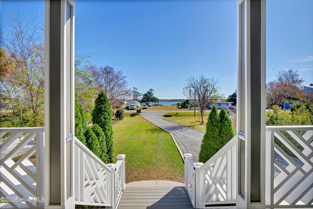 Image 10 of property listing at 1017 Mallard Bay Road, Hampstead, NC 28443