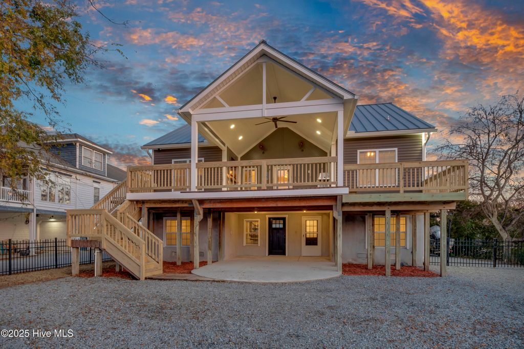 Image 7 of property listing at 1017 Mallard Bay Road, Hampstead, NC 28443