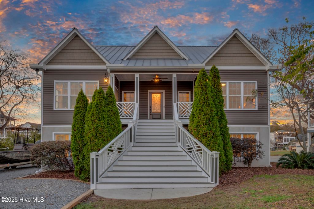 Image 9 of property listing at 1017 Mallard Bay Road, Hampstead, NC 28443