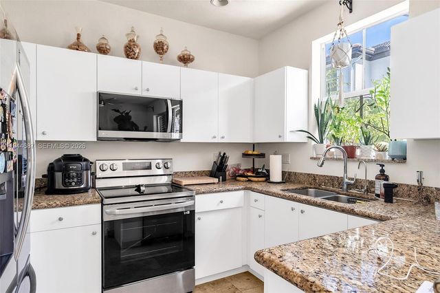 7713 NW 114th Path, Doral, FL 33178