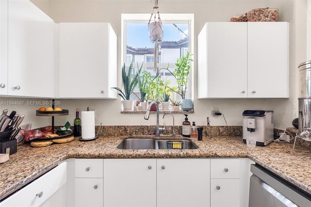 7713 NW 114th Path, Doral, FL 33178