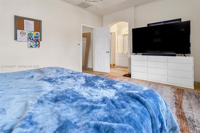 7713 NW 114th Path, Doral, FL 33178