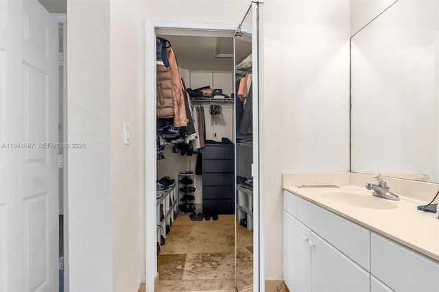 7713 NW 114th Path, Doral, FL 33178