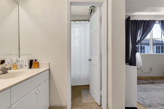 7713 NW 114th Path, Doral, FL 33178