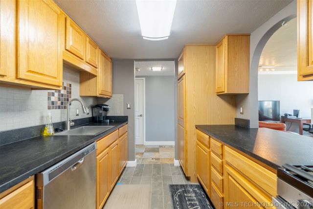 450 W 7th Street 1402, Tulsa, OK 74119