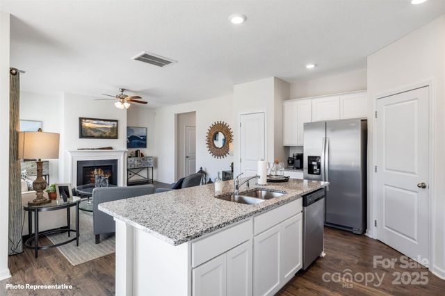1369 37th Avenue Lane NE, Hickory, NC 28601