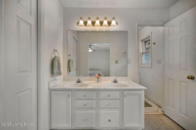 1009 Verity Way, Goshen, KY 40026