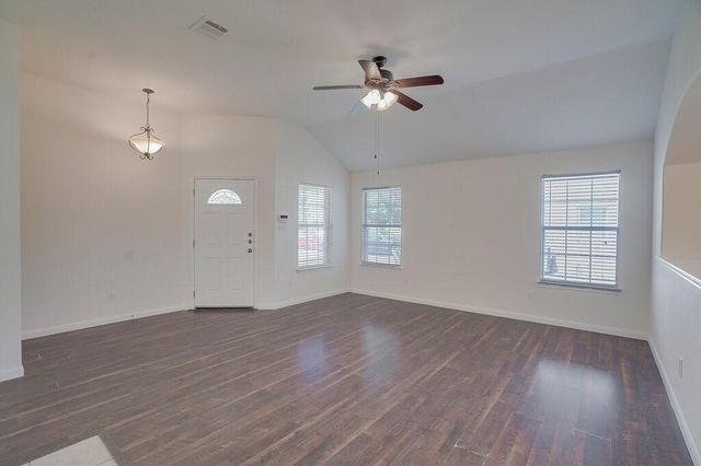 311 Gainer DR, Hutto, TX 78634