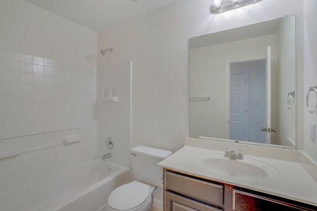 311 Gainer DR, Hutto, TX 78634