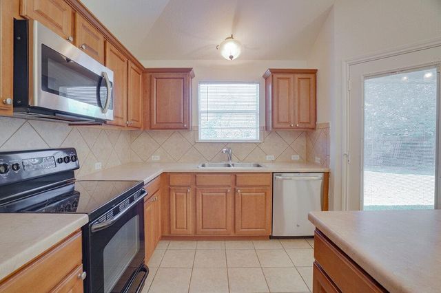 311 Gainer DR, Hutto, TX 78634