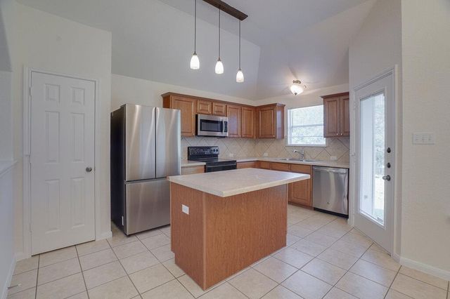 311 Gainer DR, Hutto, TX 78634