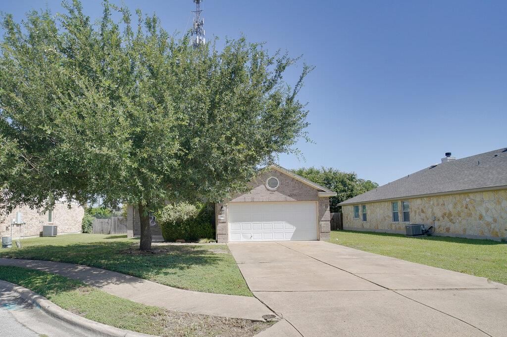311 Gainer DR, Hutto, TX 78634