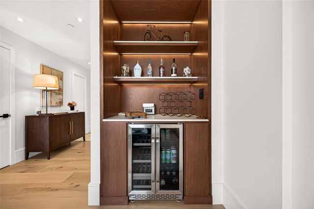 5110 San Felipe Street 32W, Houston, TX 77056
